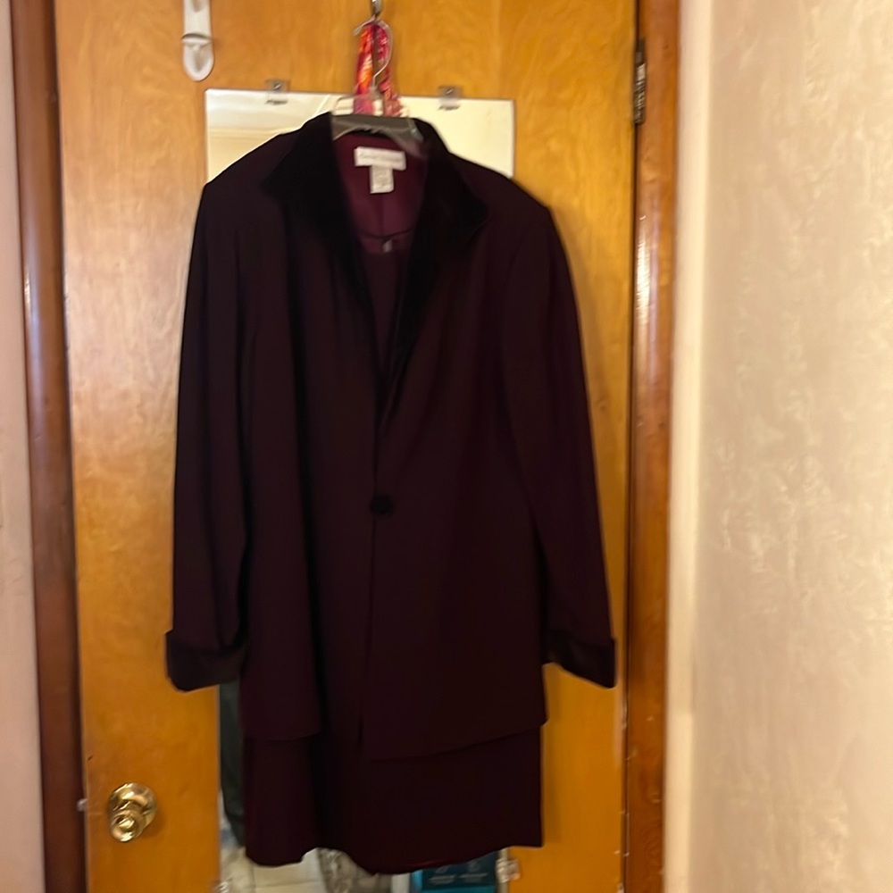 Casual corner 2 pc skirt and blazer set